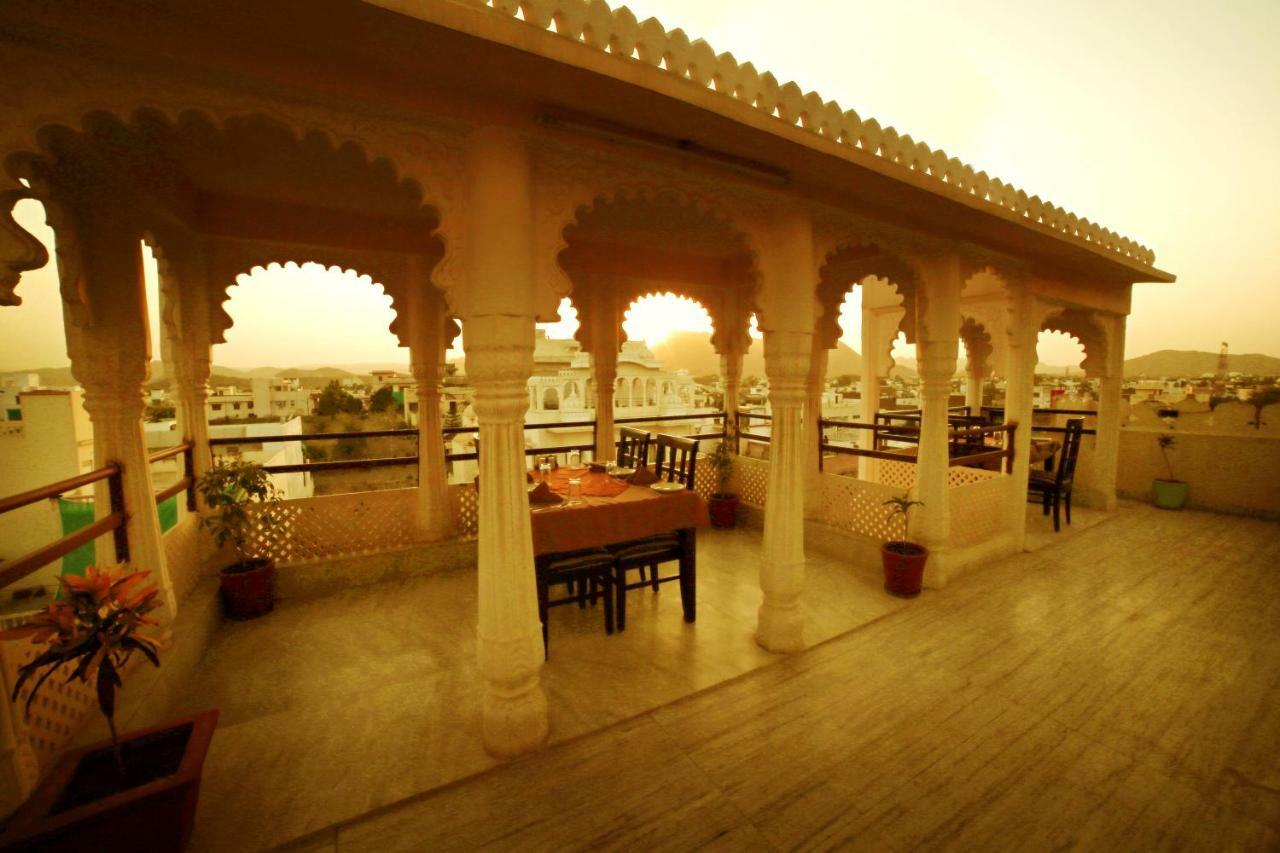 Hotel Royal Pratap Niwas Udaipur Luaran gambar